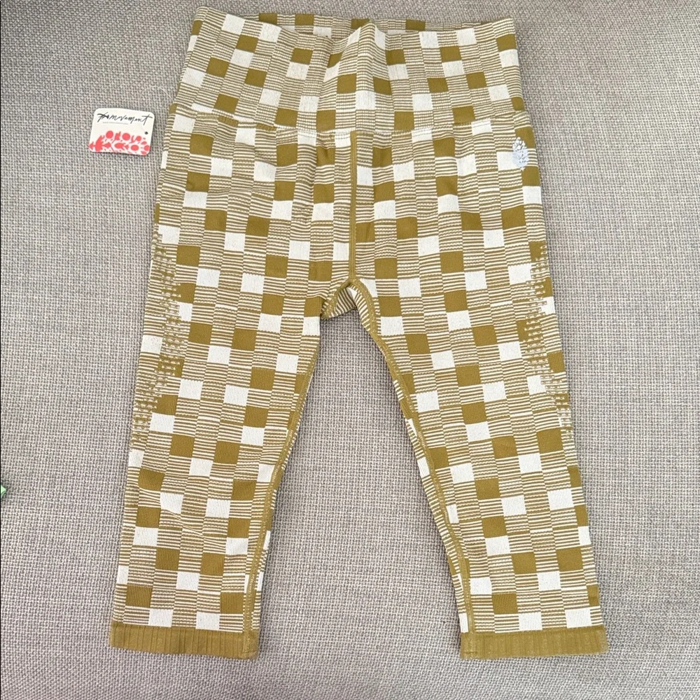 NWT Free People Movement Good Karma Lime/Vert Capri Leggings Size M-L